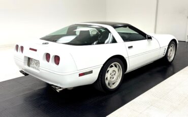 Chevrolet-Corvette-1994-White-Black-117521-4