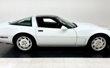 Chevrolet-Corvette-1994-White-Black-117521-5