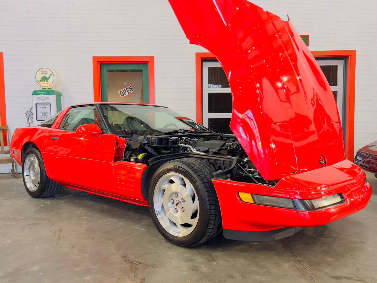 Chevrolet-Corvette-1994-red-56327-1