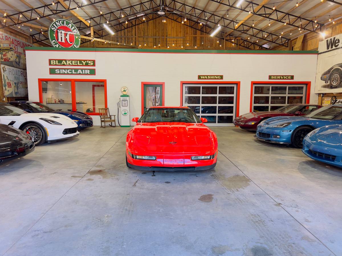 Chevrolet-Corvette-1994-red-56327-11