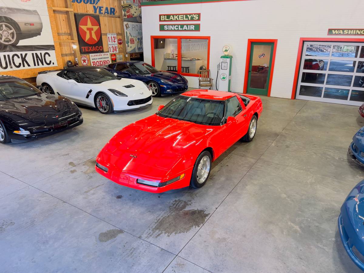 Chevrolet-Corvette-1994-red-56327-12