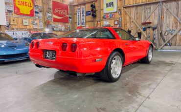 Chevrolet-Corvette-1994-red-56327-8