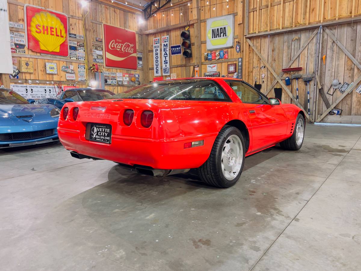 Chevrolet-Corvette-1994-red-56327-8