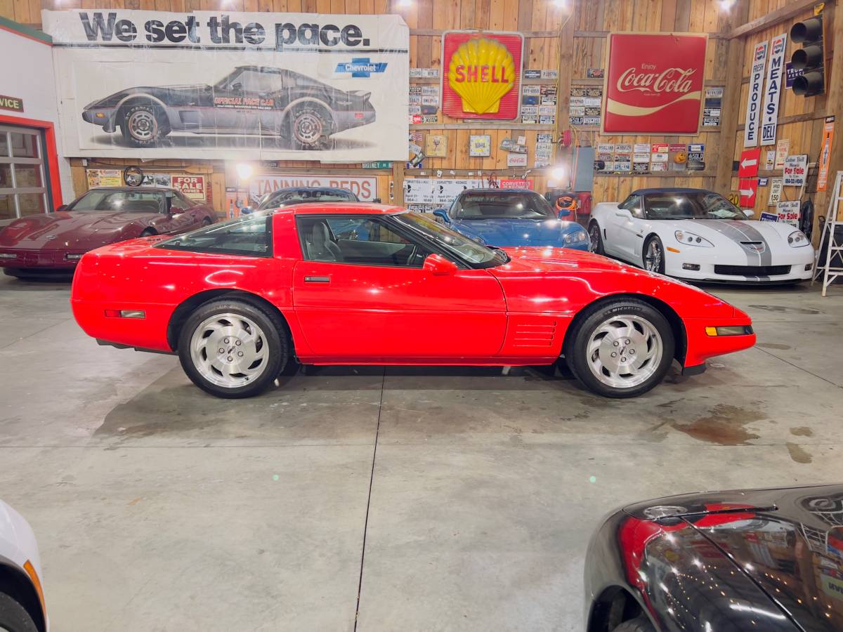 Chevrolet-Corvette-1994-red-56327-9