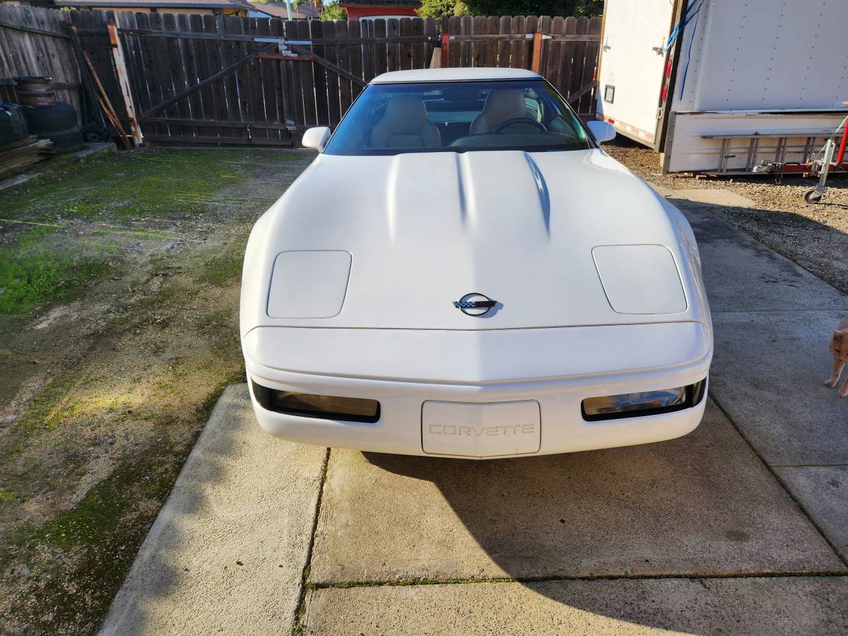 Chevrolet-Corvette-1995-white-170495-1