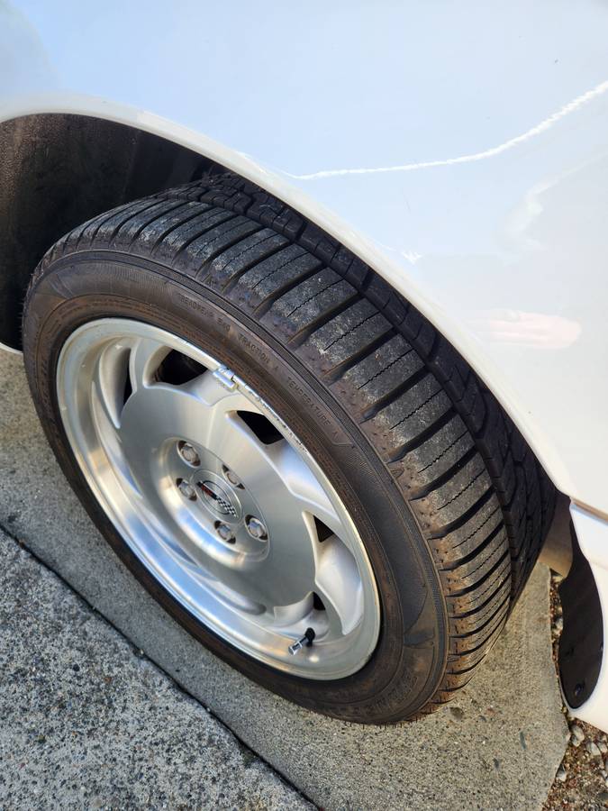 Chevrolet-Corvette-1995-white-170495-10