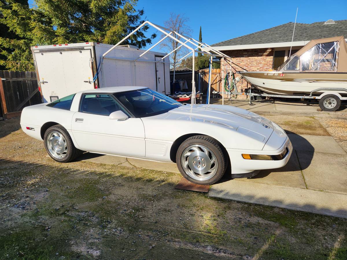 Chevrolet-Corvette-1995-white-170495-2