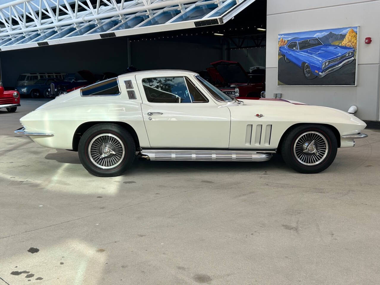 Chevrolet-Corvette-Berline-1965-White-Red-121124-3