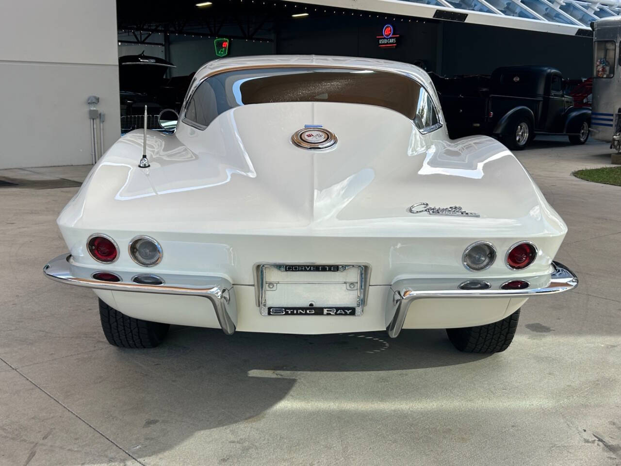 Chevrolet-Corvette-Berline-1965-White-Red-121124-5