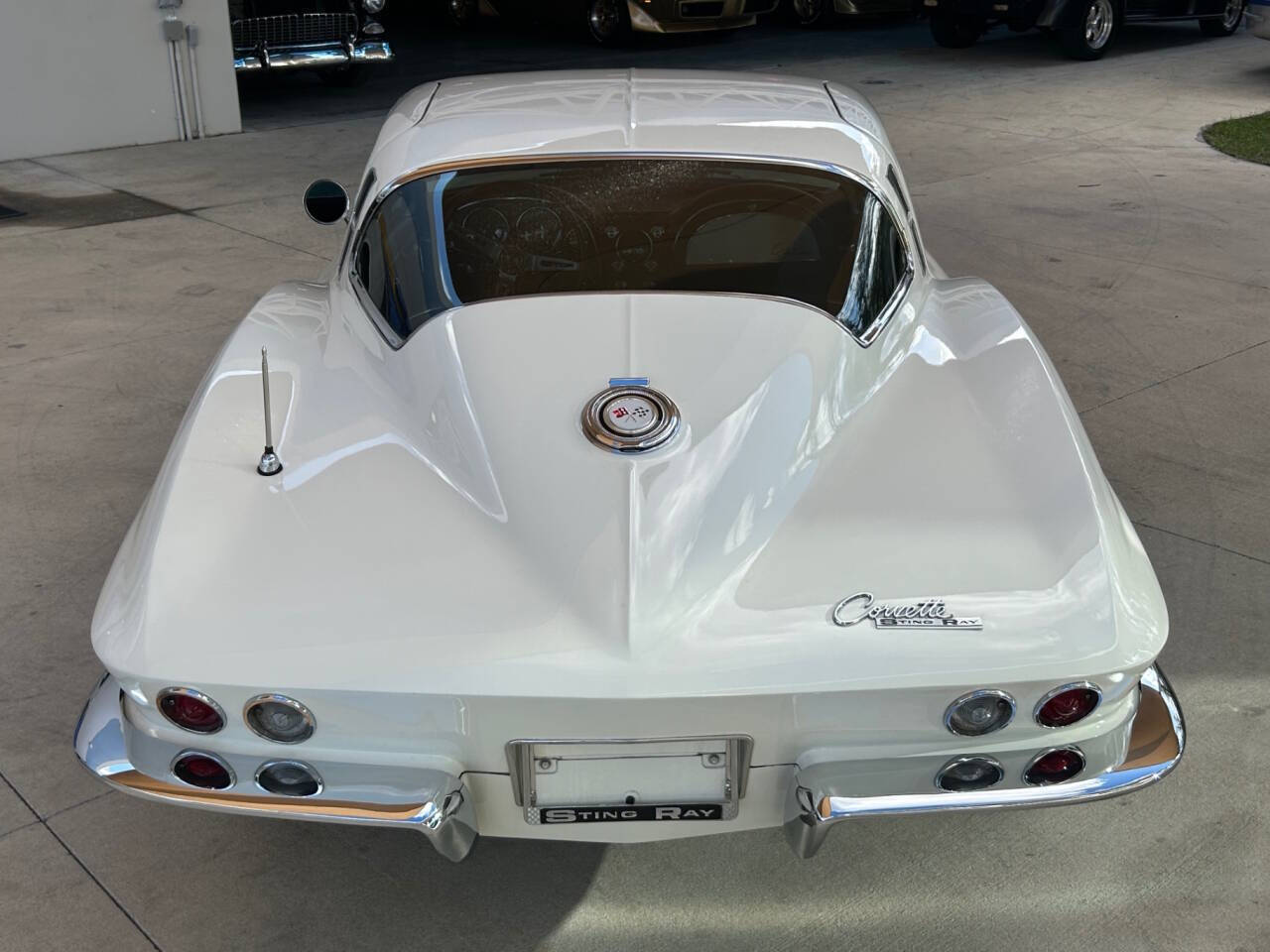 Chevrolet-Corvette-Berline-1965-White-Red-121124-6