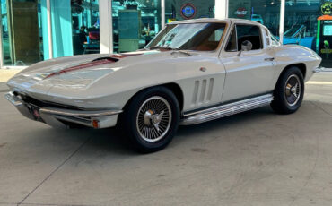 Chevrolet-Corvette-Berline-1965-White-Red-121124-9