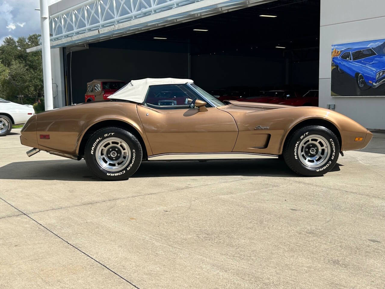 Chevrolet-Corvette-Berline-1975-Gold-Gold-91945-10