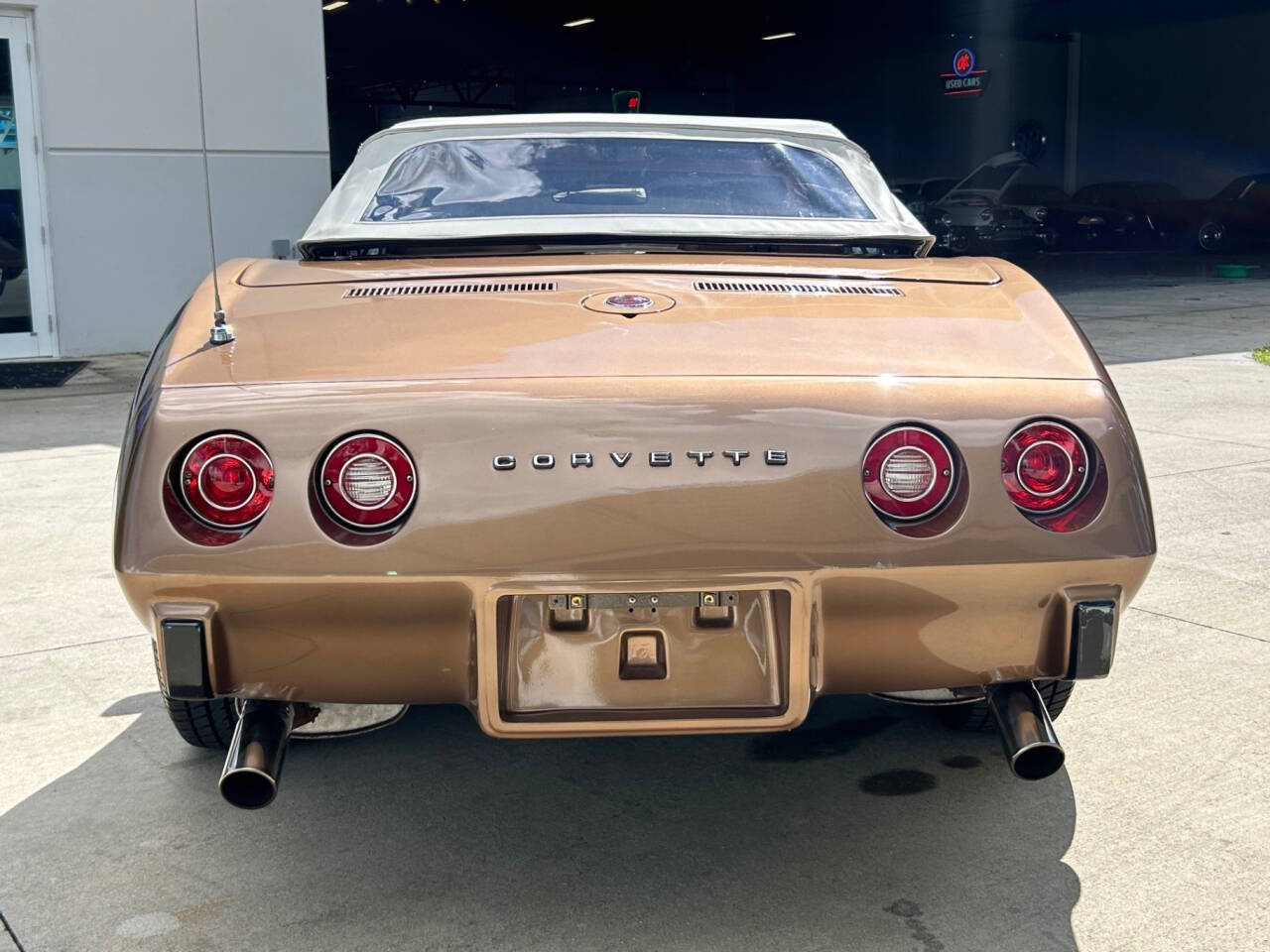 Chevrolet-Corvette-Berline-1975-Gold-Gold-91945-11