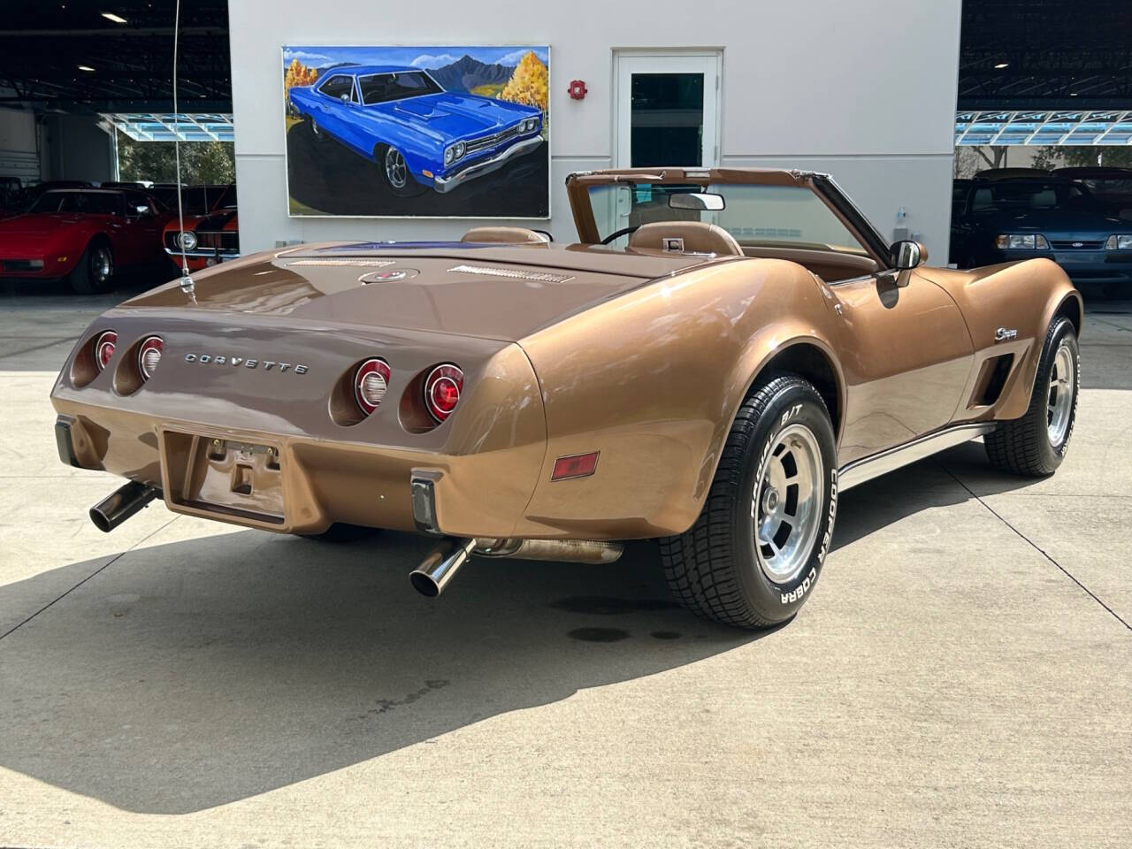 Chevrolet-Corvette-Berline-1975-Gold-Gold-91945-4