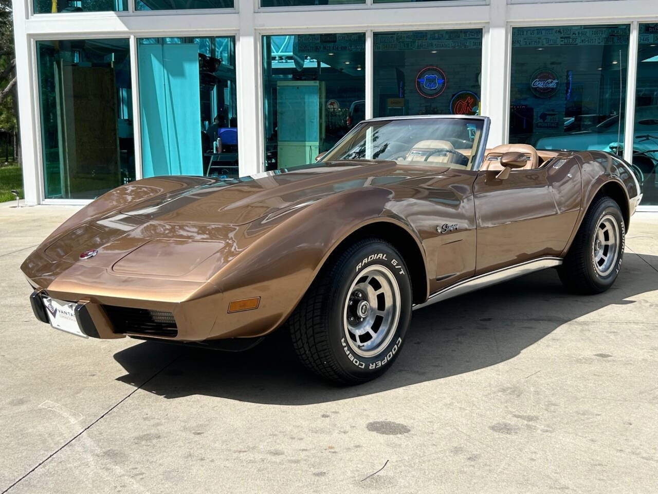 Chevrolet-Corvette-Berline-1975-Gold-Gold-91945-9