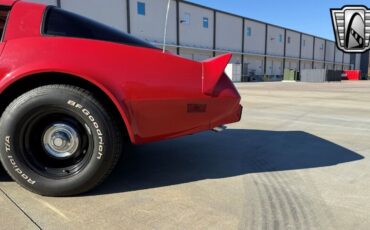 Chevrolet-Corvette-Berline-1979-Red-Red-64379-10