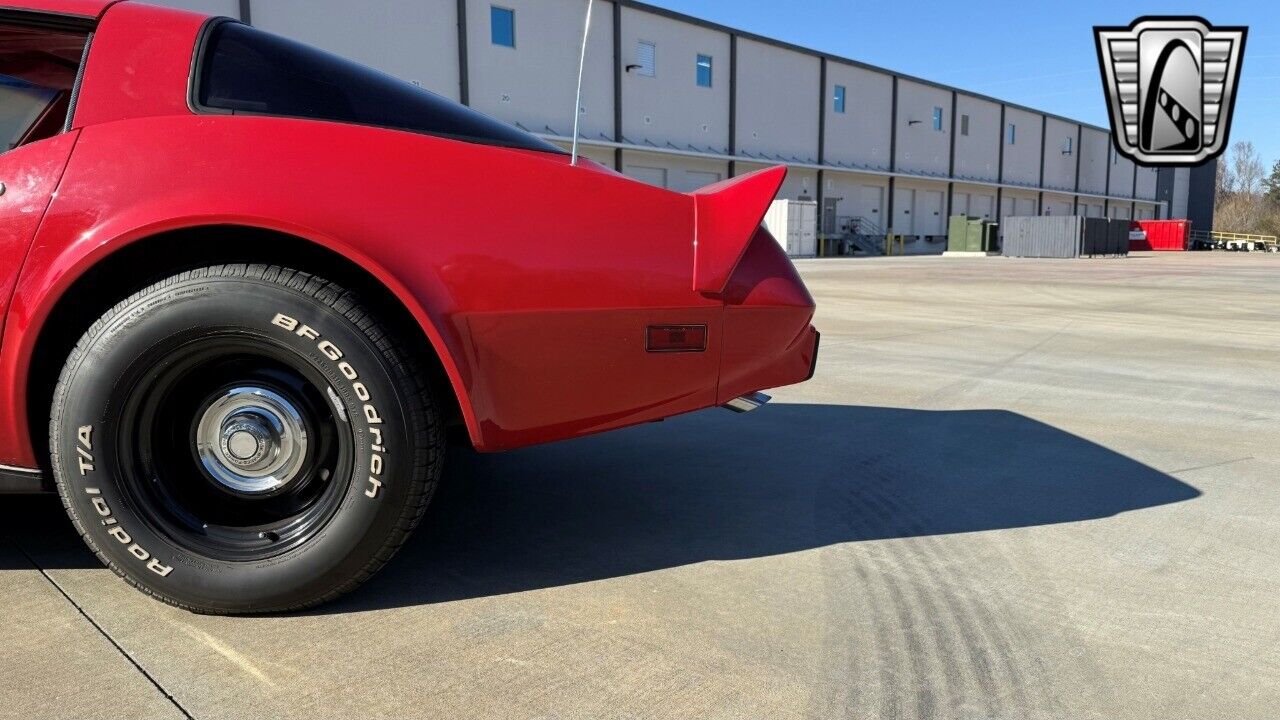 Chevrolet-Corvette-Berline-1979-Red-Red-64379-10