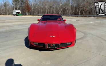 Chevrolet-Corvette-Berline-1979-Red-Red-64379-2