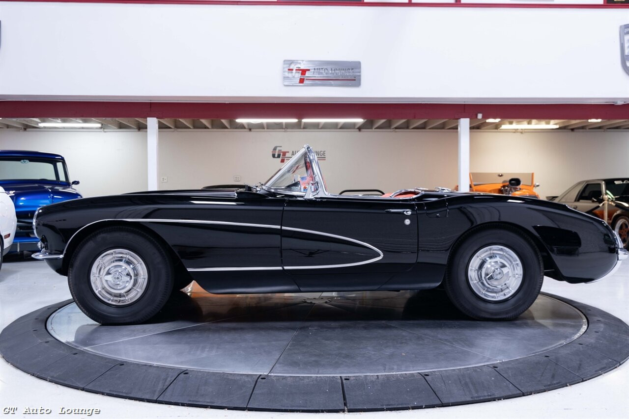 Chevrolet-Corvette-Cabriolet-1956-Black-Red-138925-1