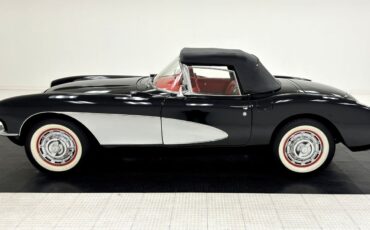 Chevrolet-Corvette-Cabriolet-1957-Black-Red-85685-2