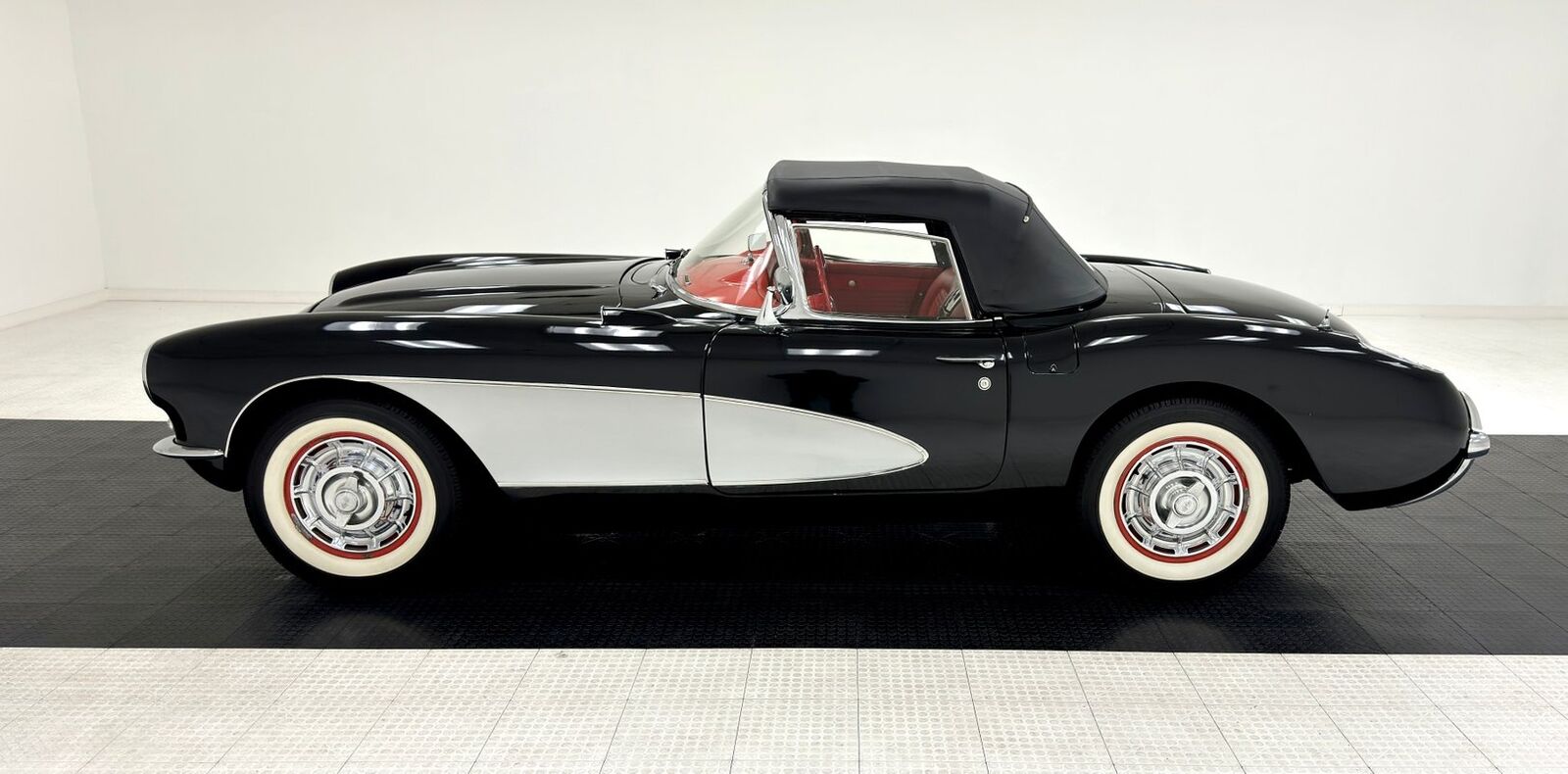 Chevrolet-Corvette-Cabriolet-1957-Black-Red-85685-2