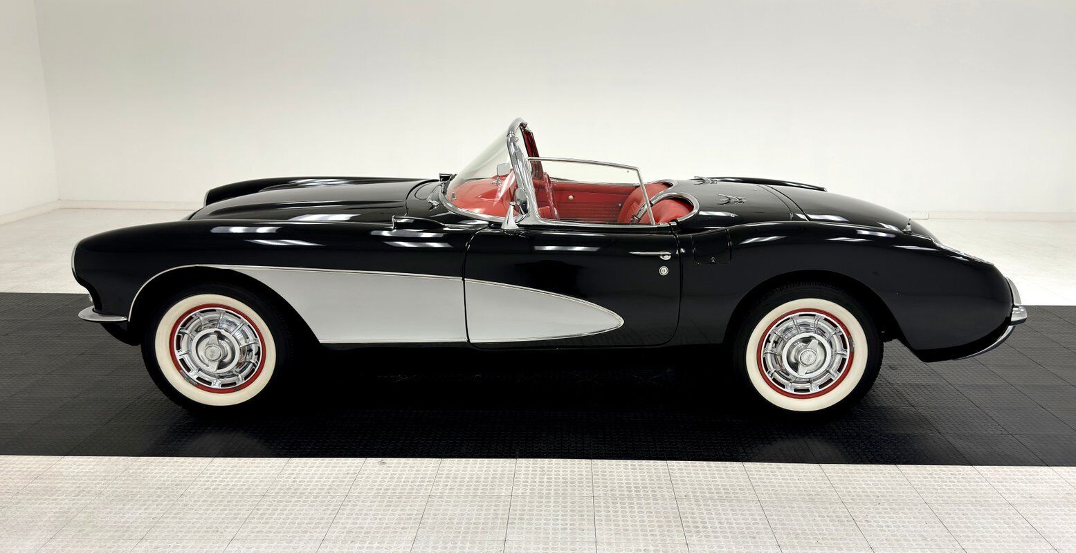 Chevrolet-Corvette-Cabriolet-1957-Black-Red-85685-3