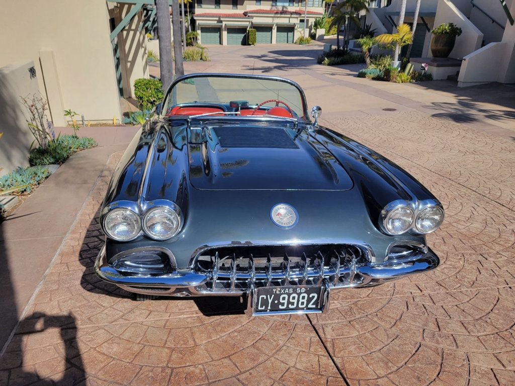 Chevrolet-Corvette-Cabriolet-1958-Gray-Red-31083-1