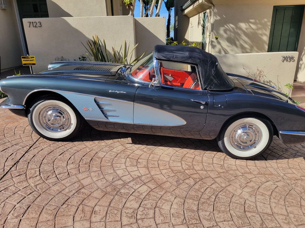 Chevrolet-Corvette-Cabriolet-1958-Gray-Red-31083-2