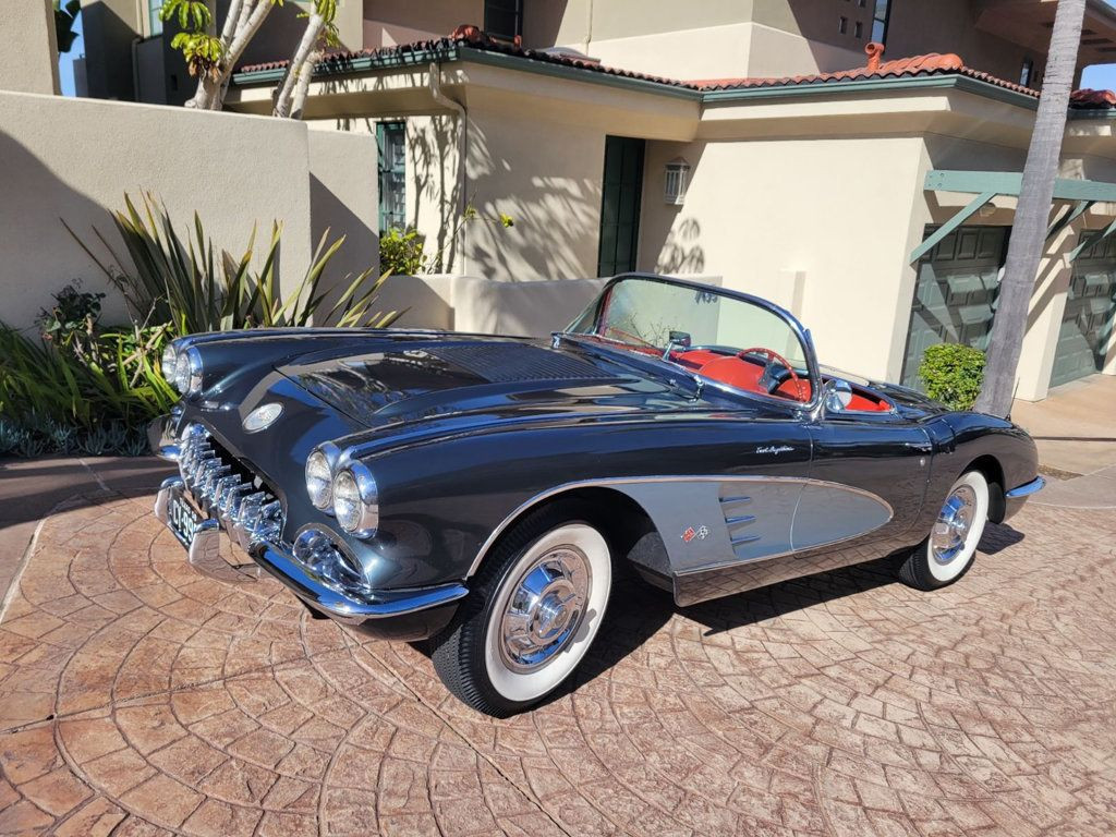 Chevrolet-Corvette-Cabriolet-1958-Gray-Red-31083-4