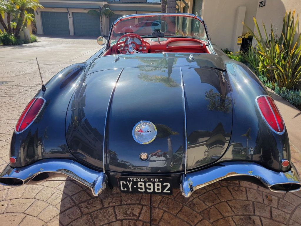 Chevrolet-Corvette-Cabriolet-1958-Gray-Red-31083-6