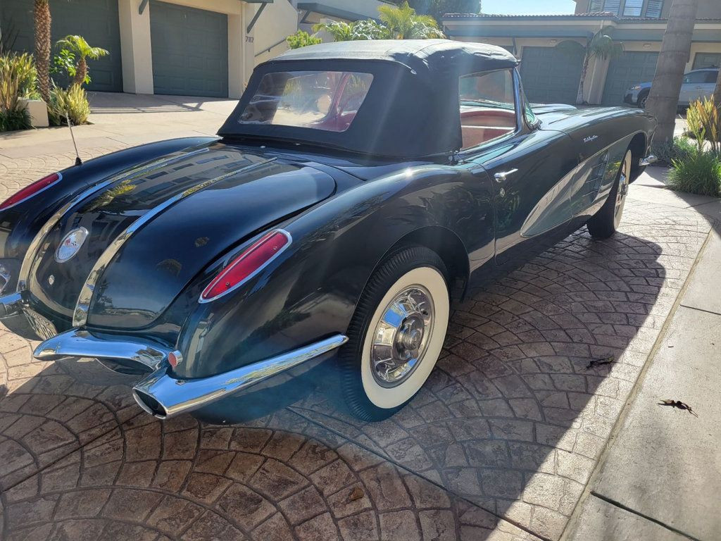 Chevrolet-Corvette-Cabriolet-1958-Gray-Red-31083-7