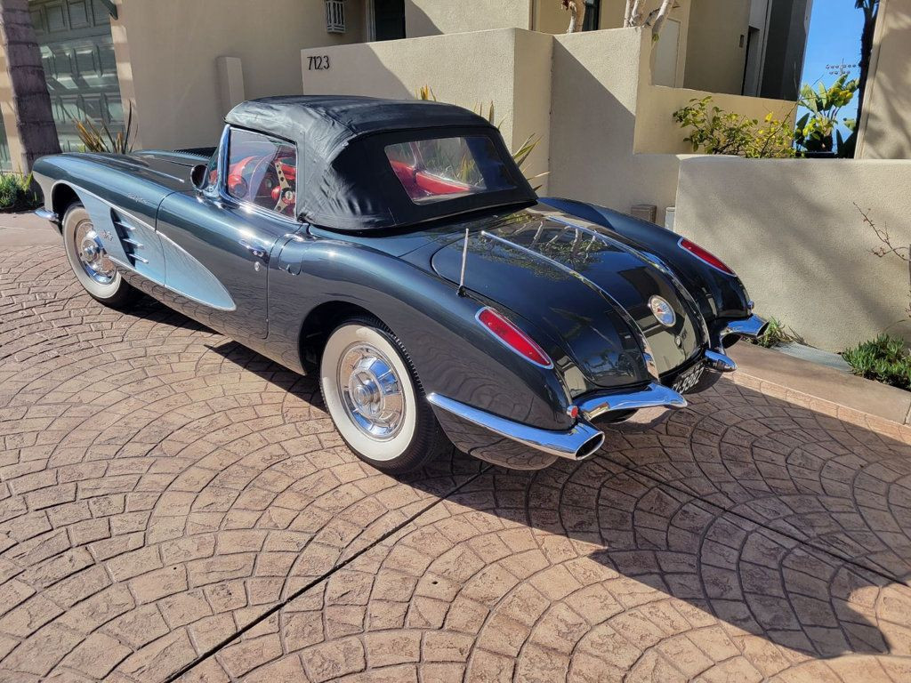 Chevrolet-Corvette-Cabriolet-1958-Gray-Red-31083-8