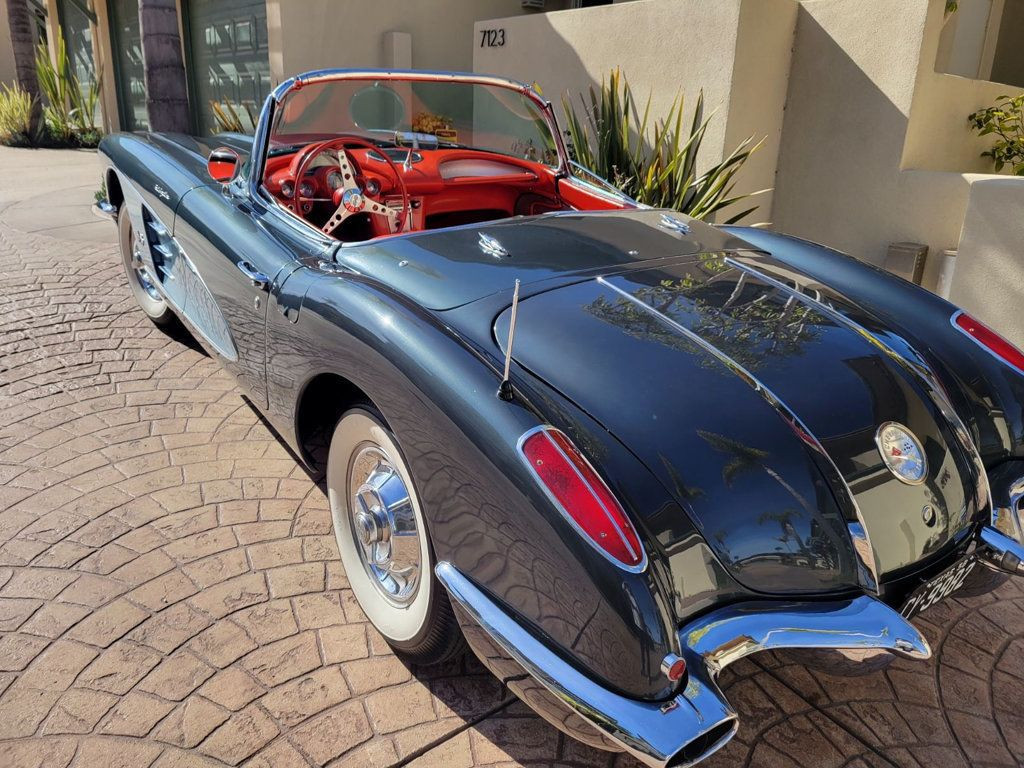 Chevrolet-Corvette-Cabriolet-1958-Gray-Red-31083-9