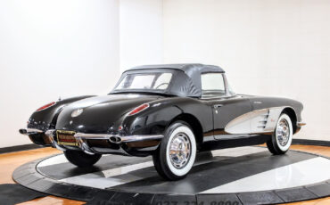 Chevrolet-Corvette-Cabriolet-1959-Black-Black-1748-10