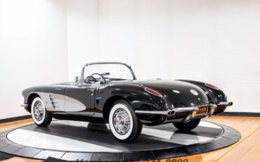 Chevrolet-Corvette-Cabriolet-1959-Black-Black-1748-4