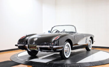 Chevrolet-Corvette-Cabriolet-1959-Black-Black-1748-8