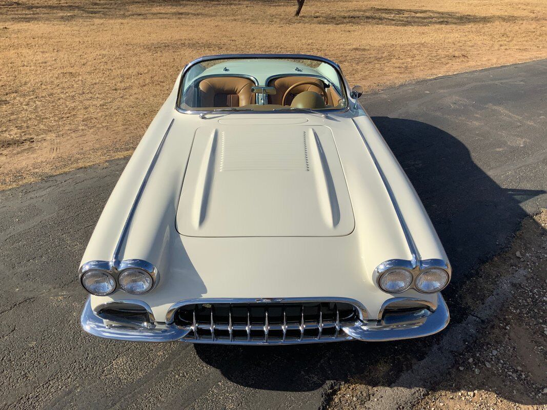 Chevrolet-Corvette-Cabriolet-1959-White-Tan-2343-8