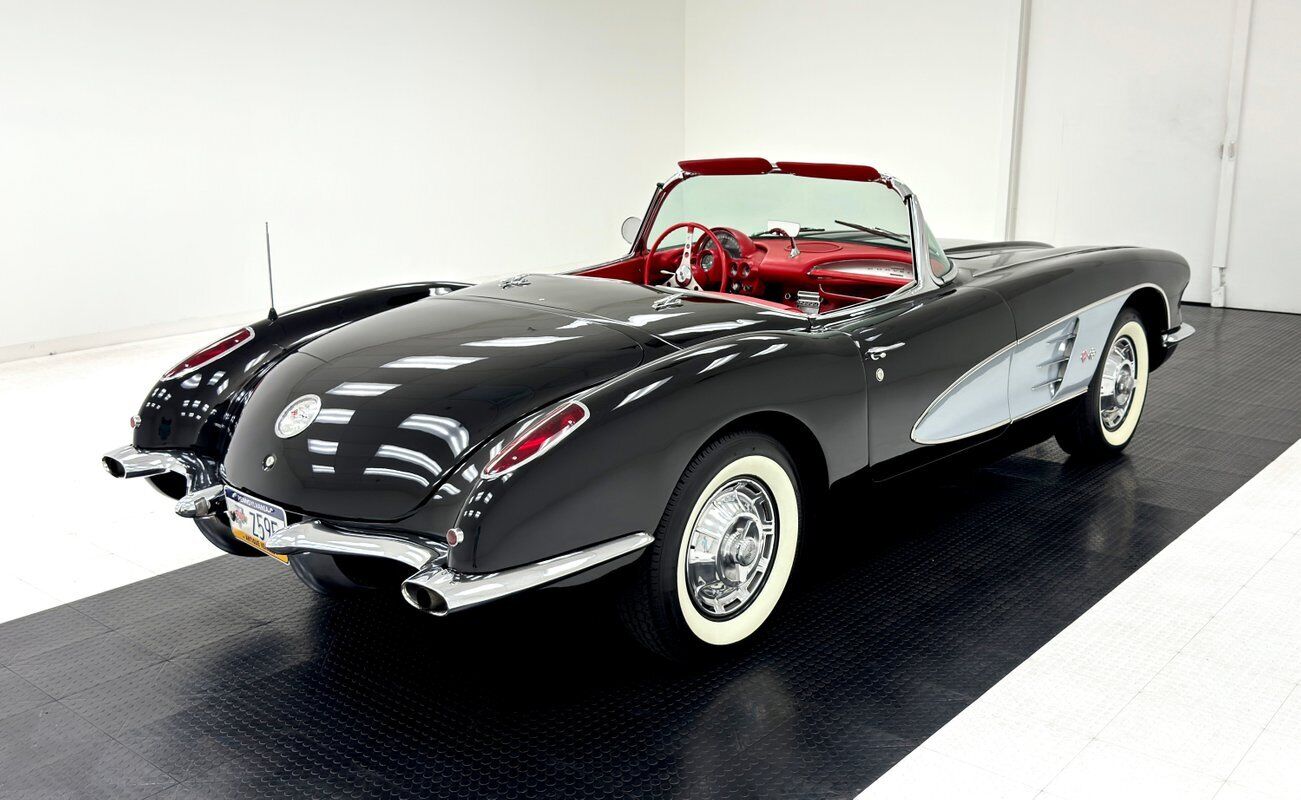 Chevrolet-Corvette-Cabriolet-1960-Black-Red-99021-7