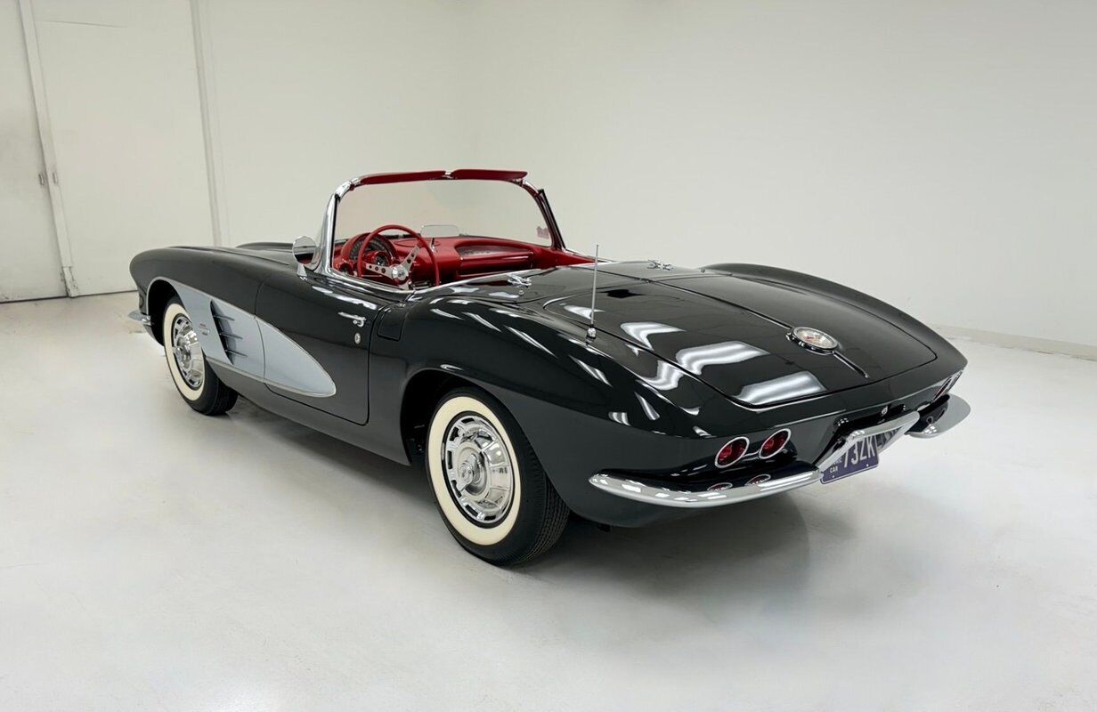 Chevrolet-Corvette-Cabriolet-1961-Black-Red-128876-5