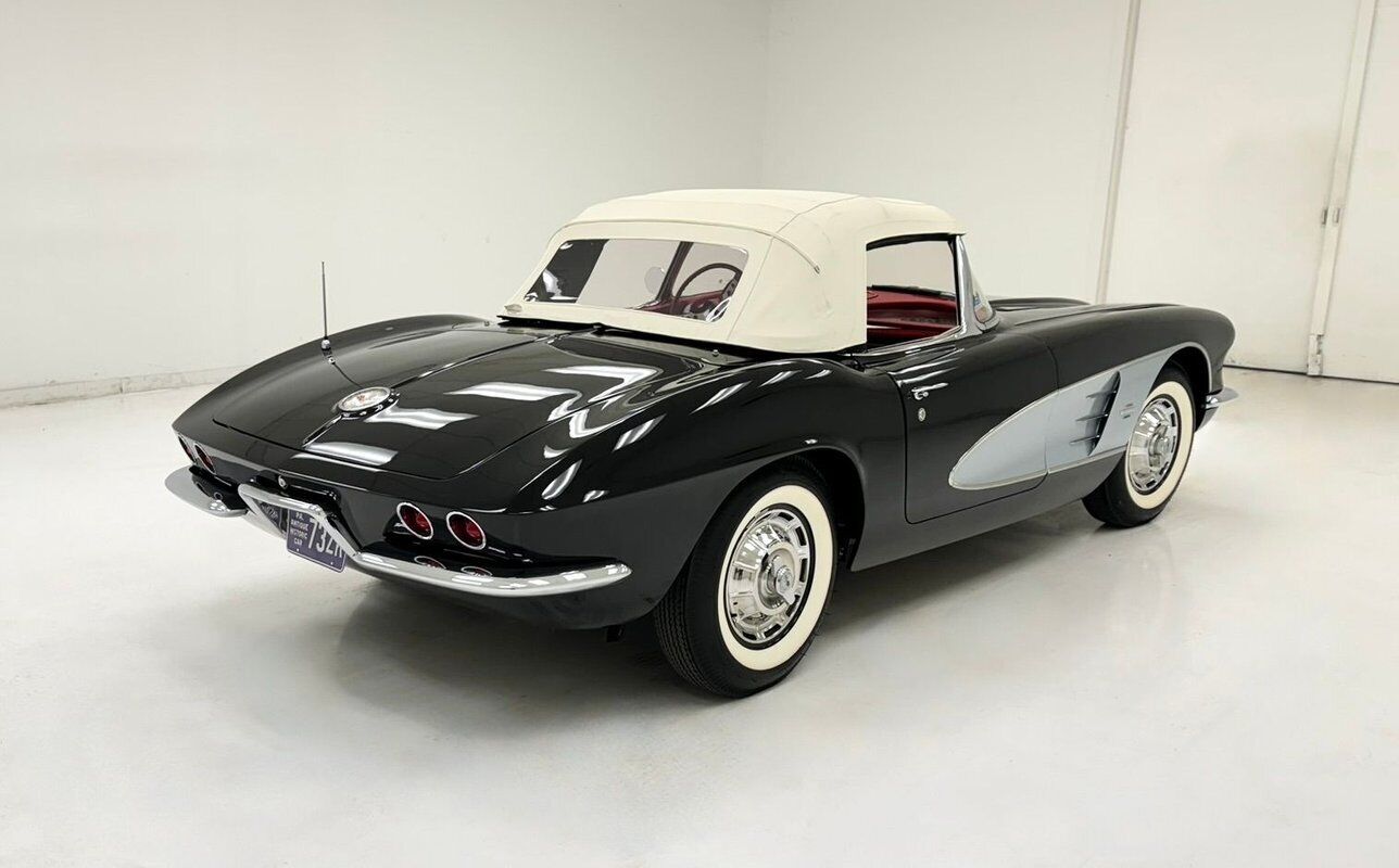 Chevrolet-Corvette-Cabriolet-1961-Black-Red-128876-7