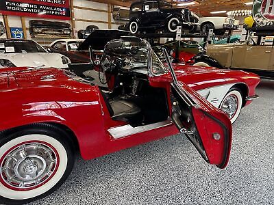 Chevrolet-Corvette-Cabriolet-1961-Red-Black-100082-17