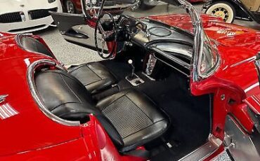 Chevrolet-Corvette-Cabriolet-1961-Red-Black-100082-18