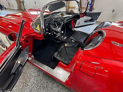 Chevrolet-Corvette-Cabriolet-1961-Red-Black-100082-27