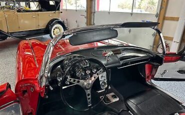 Chevrolet-Corvette-Cabriolet-1961-Red-Black-100082-28