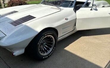 Chevrolet-Corvette-Cabriolet-1963-White-Black-130357-1