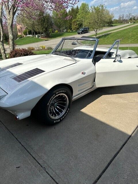 Chevrolet-Corvette-Cabriolet-1963-White-Black-130357-1