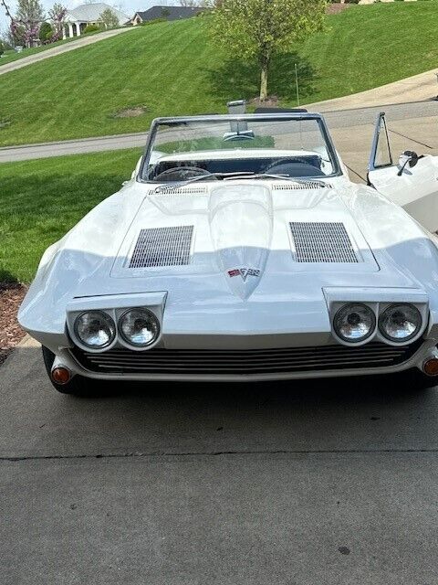 Chevrolet-Corvette-Cabriolet-1963-White-Black-130357-2