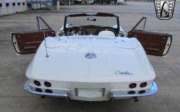 Chevrolet-Corvette-Cabriolet-1963-White-Tan-99018-5