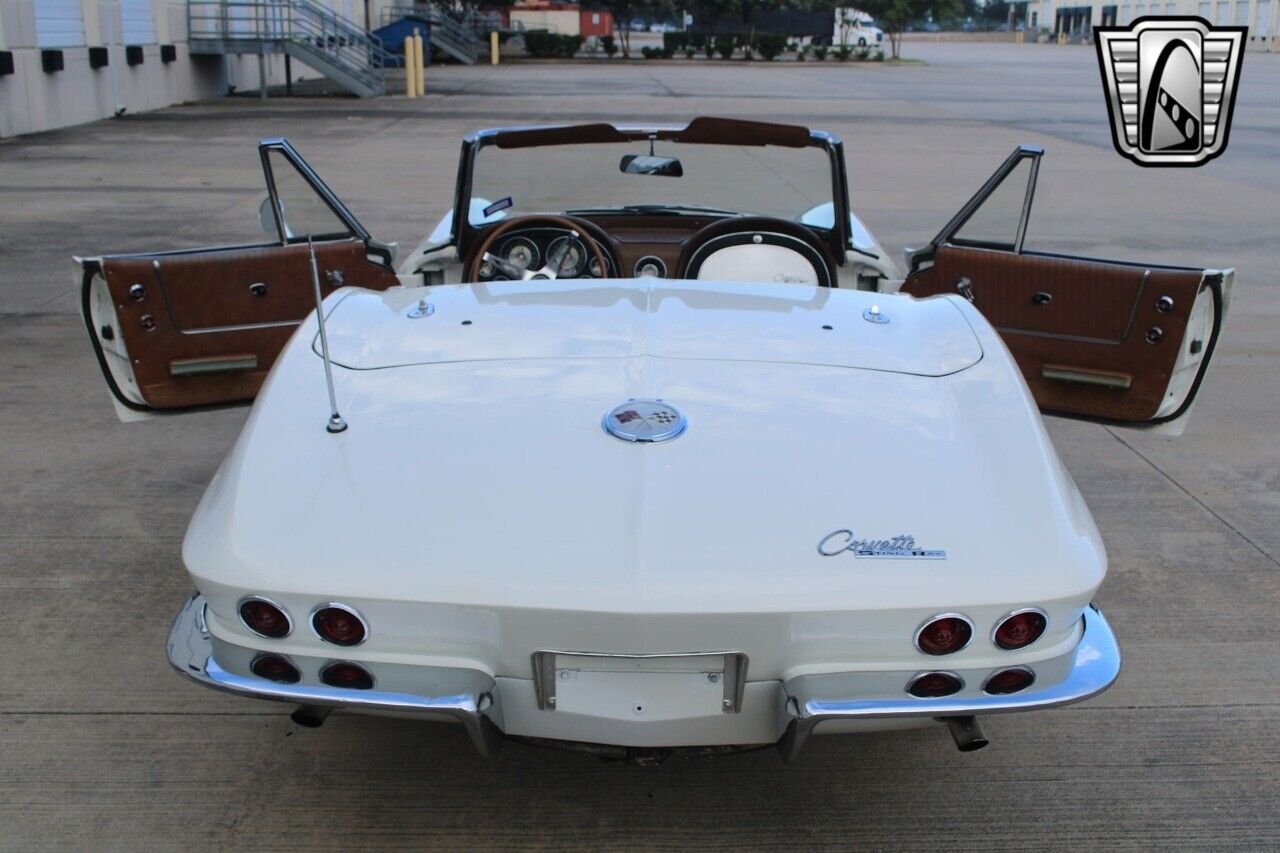 Chevrolet-Corvette-Cabriolet-1963-White-Tan-99018-5