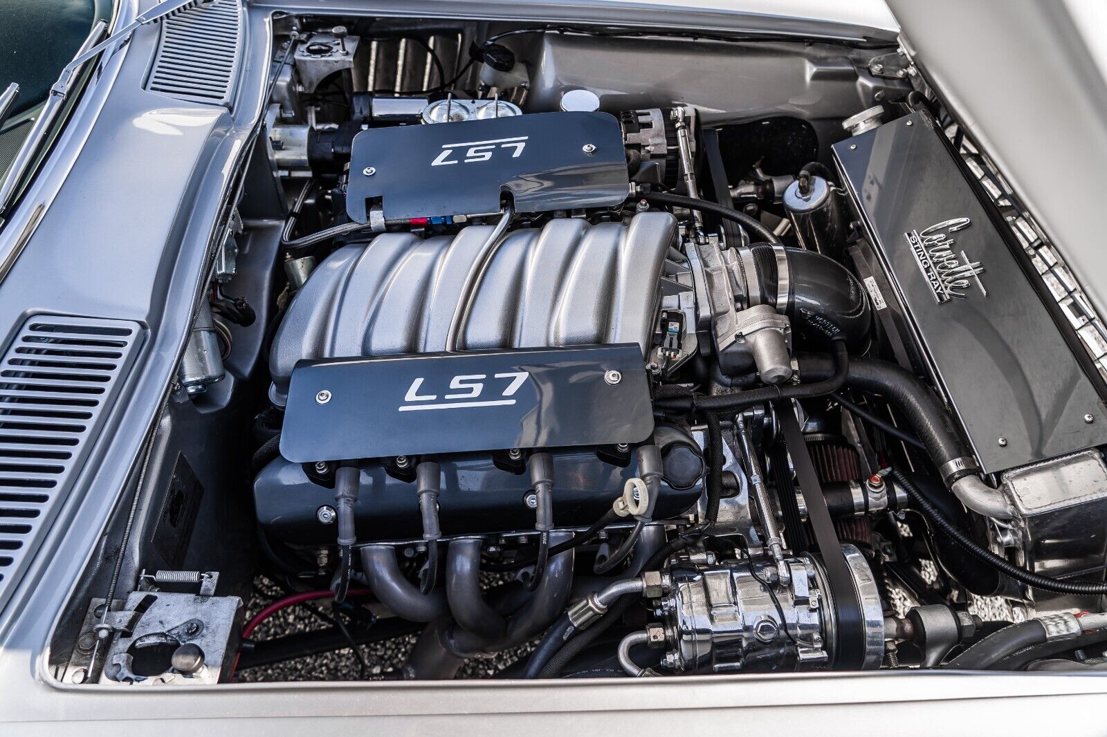 Chevrolet-Corvette-Cabriolet-1964-Silver-Black-12070-25